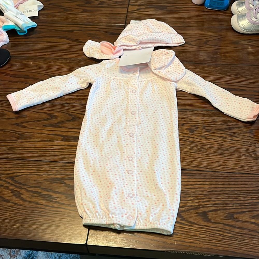 Catrter’s sleeper with hat and socks